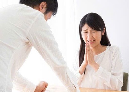 Phát hiện chồng ngoại tình: Có nên tiếp tục hôn nhân?