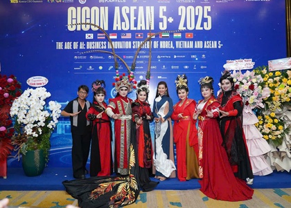 Lê Minh Phú và hành trình mang trang phục cải lương ra diễn đàn Cicon quốc tế