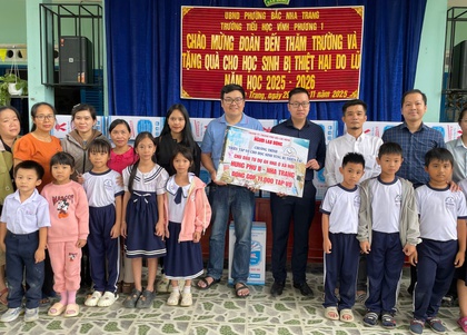 Chương trình “Triệu tập vở cho học sinh vùng bị thiên tai”: Tiếp sức học sinh vùng lũ đến trường