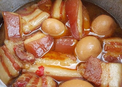 Món ngon ngày Tết: Thịt kho trứng, mứt dừa non, củ kiệu giấm đường...