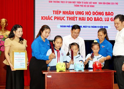 TPHCM tiếp nhận thêm hơn 20 tỉ đồng ủng hộ đồng bào bị thiệt hại do bão lũ