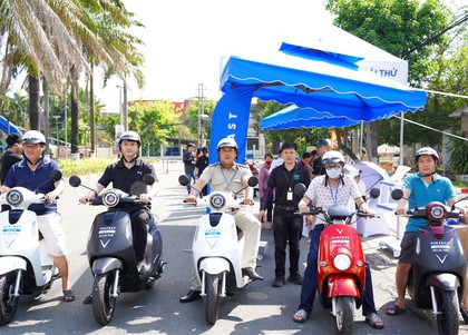 VinFast “phủ xanh” các khu công nghiệp bằng chuỗi hoạt động trải nghiệm xe máy điện siêu hấp dẫn