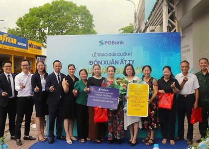 Gần 5 tỉ đồng quà tặng trao khách hàng PGBank trong chương trình ưu đãi tiền gửi