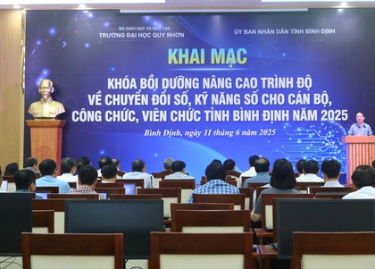 Bình Định rầm rộ đưa cán bộ, công chức, viên chức đi học