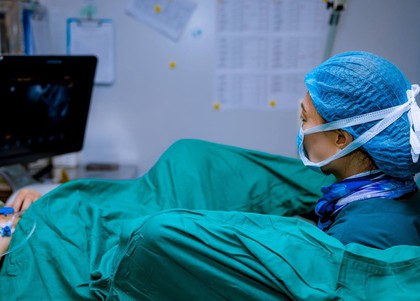 Phụ nữ độc thân sinh con bằng IVF: Điều kiện đơn giản bất ngờ