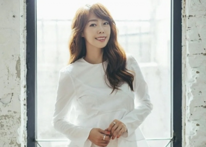 Nữ ca sĩ Lee Min qua đời đột ngột ở tuổi 46