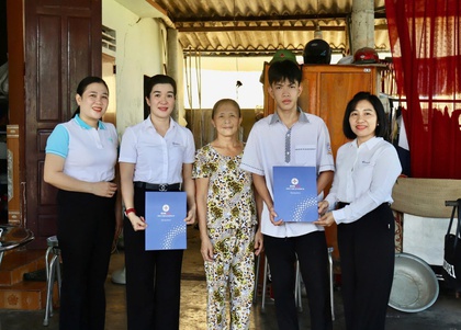 Hành trình "Mẹ đỡ đầu - Kết nối yêu thương" của Điện lực Quảng Trị