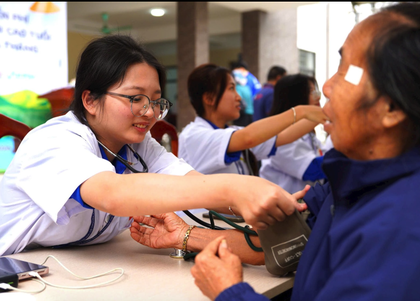 Khám chữa bệnh miễn phí cho 2.500 người dân