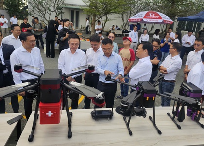 Drone gia nhập cuộc đua giao hàng