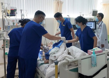 Vinmec Nha Trang cứu bệnh nhân nước ngoài cao tuổi sốc tim, nguy cơ đột tử cận kề