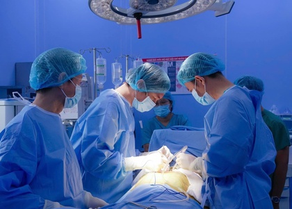 10 giờ cân não cứu người đàn ông nổ mạch máu tưởng chừng hết cơ hội sống