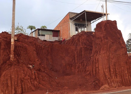 Vụ nhiều nhà dân nằm “cheo leo” bên vực: Hỗ trợ mỗi hộ 6 triệu đồng/tháng trong thời gian 6 tháng