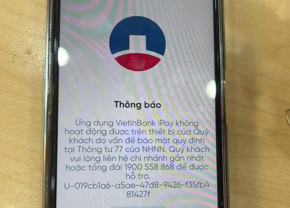 Nhiều người tá hỏa vì bất ngờ bị khóa ứng dụng ngân hàng