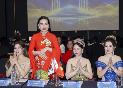 Hoa hậu Đậu Hằng Nga cuốn hút với tà áo dài thuần Việt tại Miss Business Charm International 2026