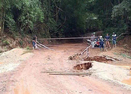 Tạm ngưng lưu thông qua cầu tạm sông Mã Đà, TP Đồng Nai