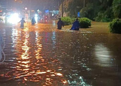 Kịp thời giải cứu 3 người bị nước cuốn trôi sau cơn mưa lớn