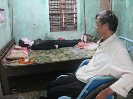 Gặp lại người đàn ông 17 năm "ôm xác vợ ngủ"