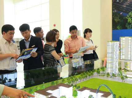 Người trẻ có nên "liều" vay tiền mua nhà hay chờ tích lũy đủ?