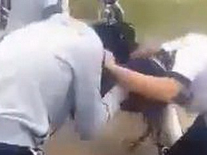 Người Việt vốn hiền lành, sao cứ "thích" đánh nhau