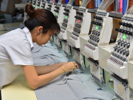 Chặn suy giảm kinh tế: Cần giảm thuế, phí