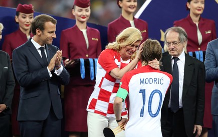 Nữ tổng thống Croatia đốn tim hàng triệu fan trên thế giới