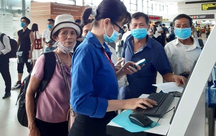 Khi du khách đông trở lại...