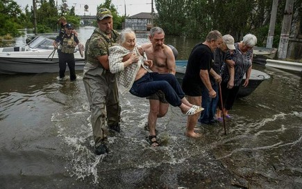 Sau vụ vỡ đập, tổng thống Ukraine "sốc vì không được giúp đỡ"