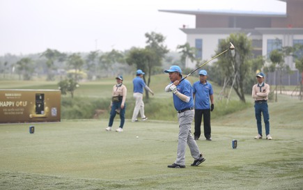 Clip: Cú putt ấn tượng của golf thủ Trương Hòa Bình