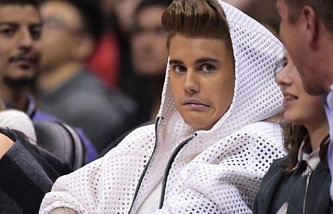 Justin Bieber bị tố trộm cắp điện thoại