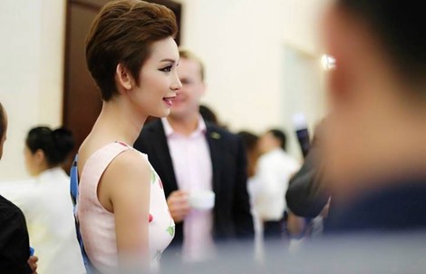 'Đột nhập' hậu trường đào tạo người mẫu chuyên nghiệp của Xuân Lan