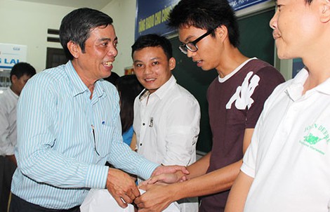 Mong bữa ăn đủ chất và có nhà trẻ cho con