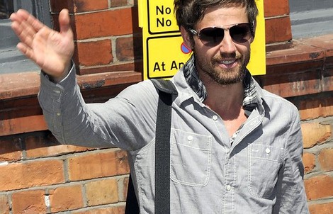 Jason Orange tuyên bố rời nhóm nhạc Take That