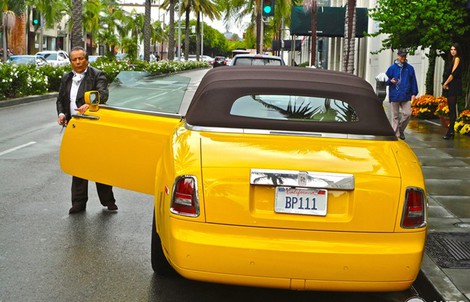 Sự khác nhau giữa đại gia sở hữu Rolls-Royce và Maybach