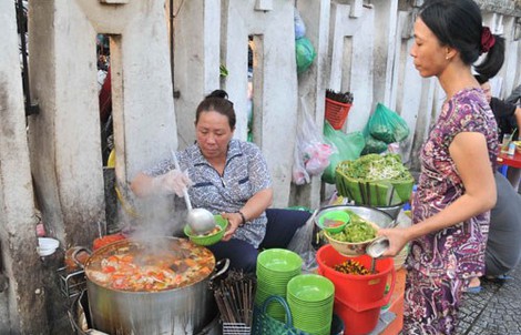 Bán 10 tô phở mỗi ngày phải nộp thuế!