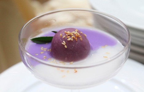 Độc đáo buffet... khoai!