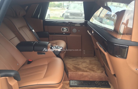Cận cảnh Rolls-Royce Phantom với thiết kế hai khoang riêng biệt
