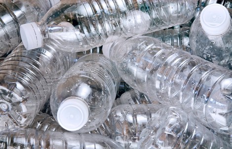 Dãy số bí ẩn dưới đáy chai nhựa: 95% người dùng không biết