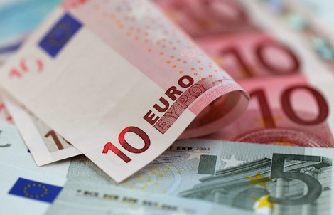 Thị trường ngoại tệ biến động: USD tăng, đồng Euro rơi thẳng đứng