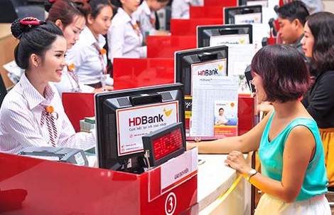 HDBank tặng mũ bảo hiểm cho bé