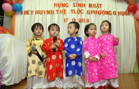 Những em bé trong ca sinh 5 đáng yêu tuổi lên 3