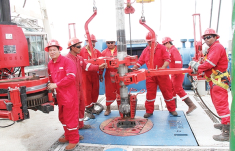 Nhân viên dầu khí nhận hơn 1 triệu đồng tiền thưởng Tết