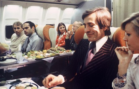 Tại sao thức ăn trên máy bay dở tệ?