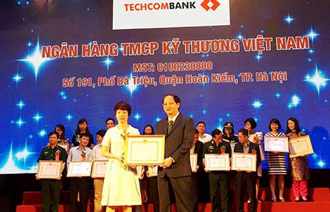 Techcombank lần thứ ba liên tiếp được cục thuế tuyên dương