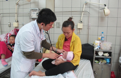 Trẻ ồ ạt nhập viện vì cúm A