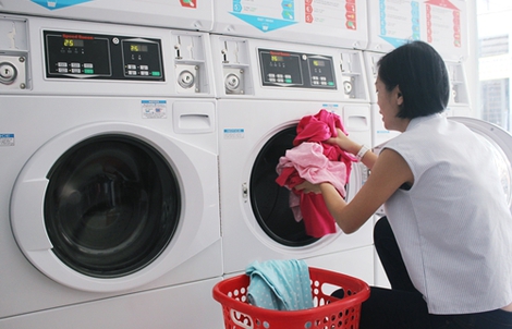 Cửa hàng giặt sấy tự phục vụ nở rộ ở Sài Gòn