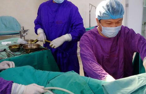 Cô gái mang cả 2 bộ phận sinh dục nam và nữ