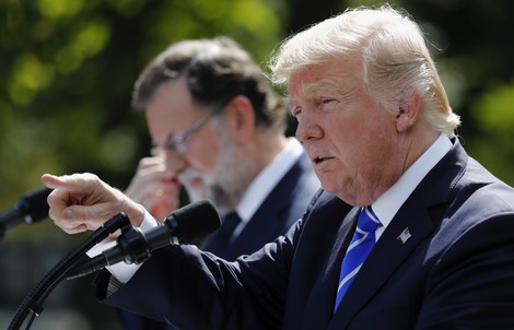 Triều Tiên điều máy bay, tên lửa, ông Donald Trump đe dọa phá hủy