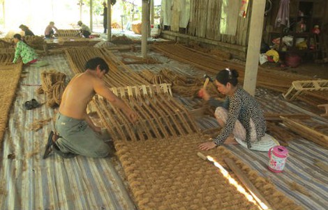'Hai Lúa' chế tạo máy và xuất thảm xơ dừa sang Hàn Quốc