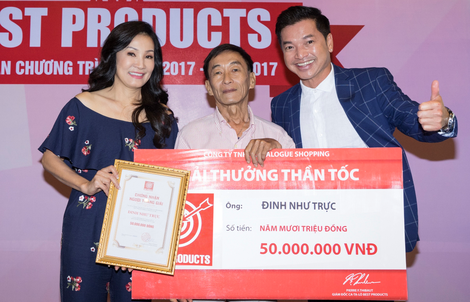 Quang Minh - Hồng Đào tình tứ đi sự kiện tại Việt Nam