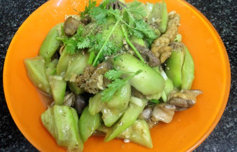 Lòng gà xào mướp